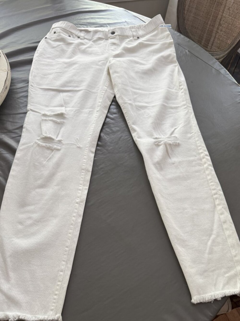Hue White Distressed Jean Legging
